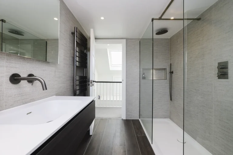Modern bathroom with glass shower and wall mirror — Sheen SW14