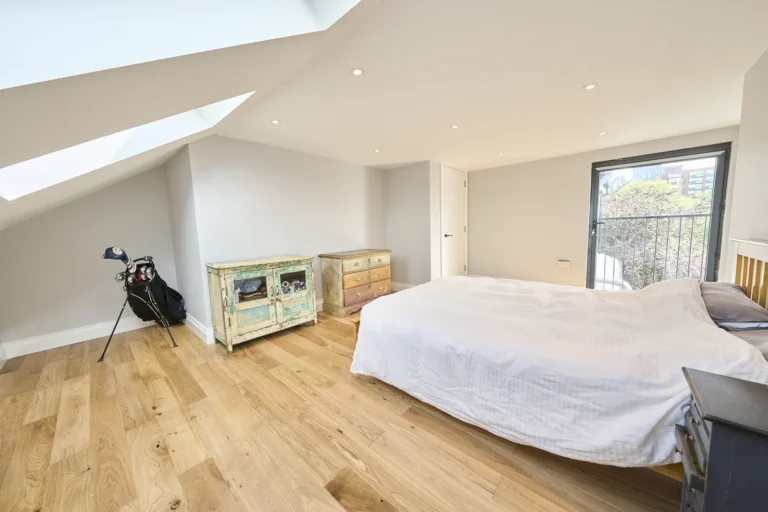 Bright bedroom with bed, drawers, and golf clubs — Kennington SE17