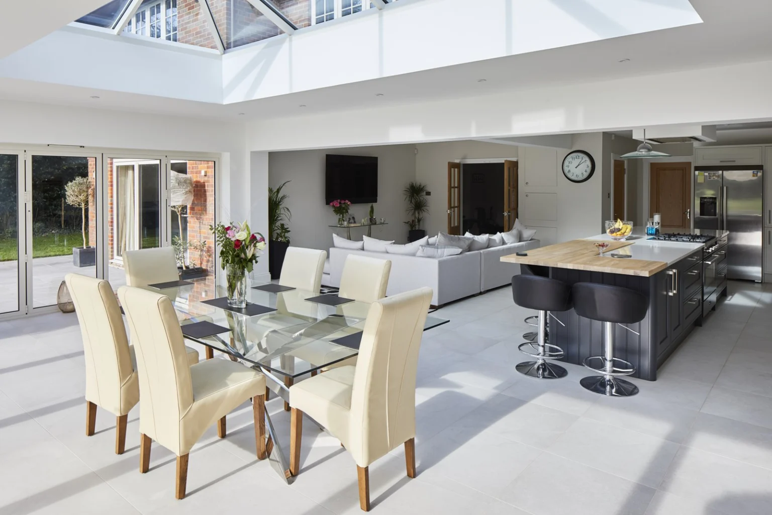 Spacious modern kitchen and dining area with skylight — Beaconsfield HP9