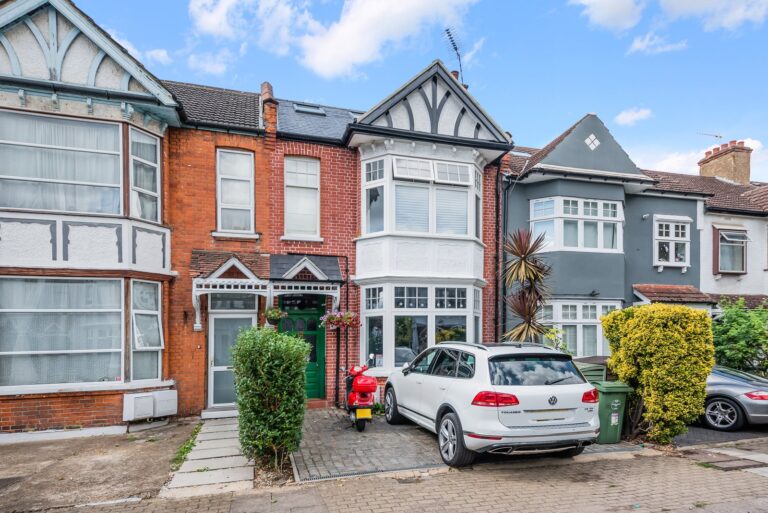 Row of Colourful urban houses with parked cars — Kensal Rise NW10