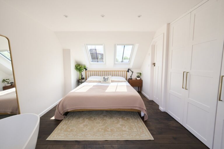 Bright loft bedroom with skylight and Cosy decor — Chiswick W4