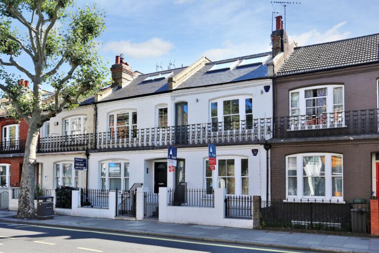 Row of townhouses with for sale signs — Fulham SW6