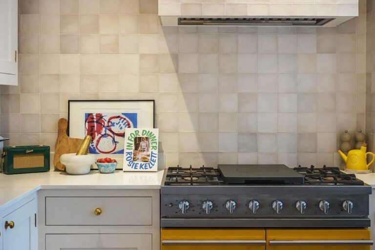 Modern kitchen counter with stove and decor items — Twickenham TW1